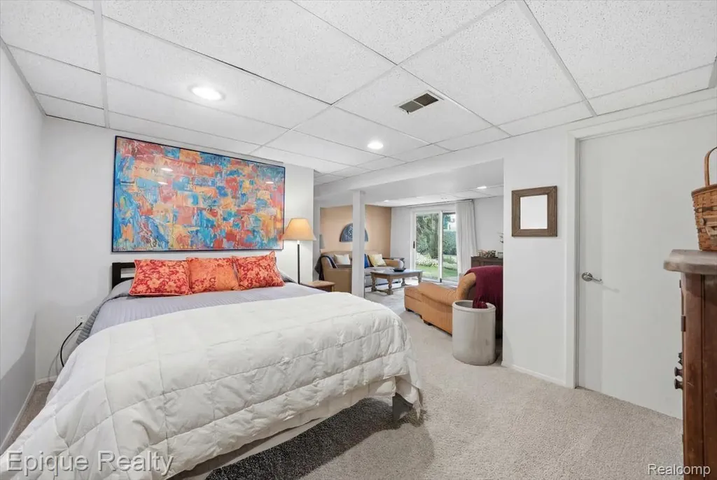 26 Kirks Court Rochester Hills City MI 48309