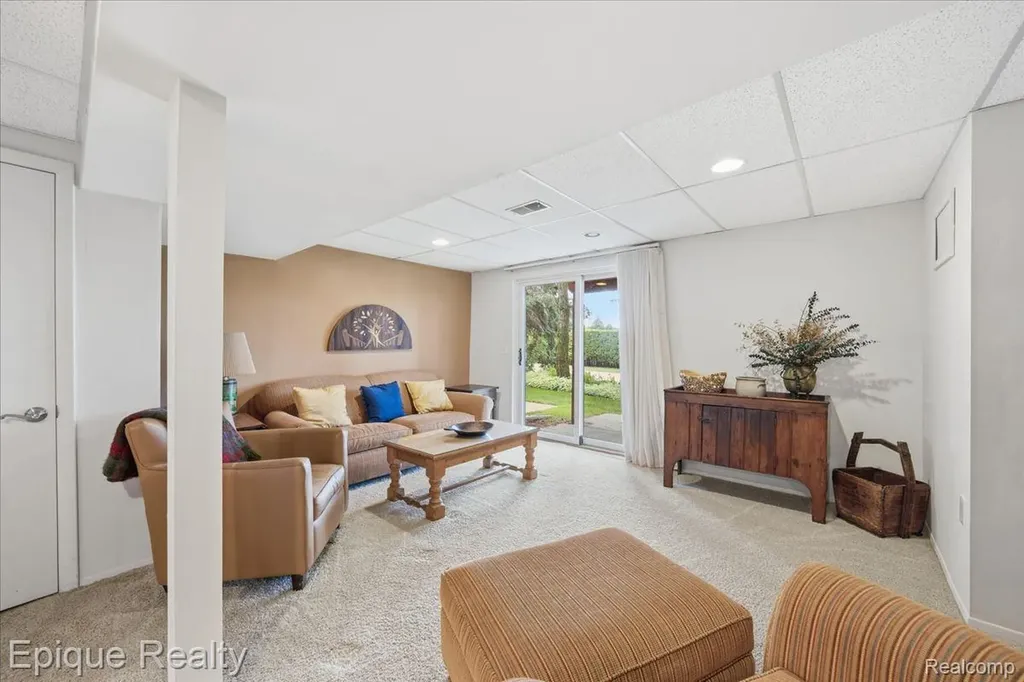 26 Kirks Court Rochester Hills City MI 48309