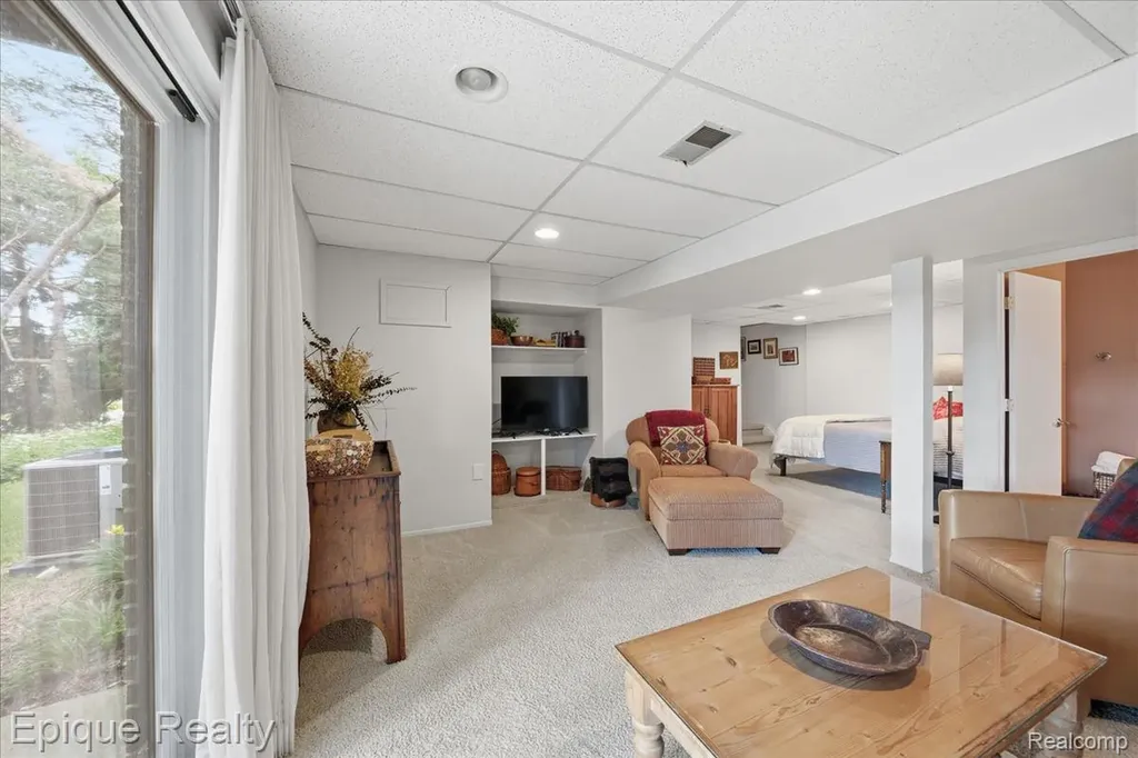 26 Kirks Court Rochester Hills City MI 48309