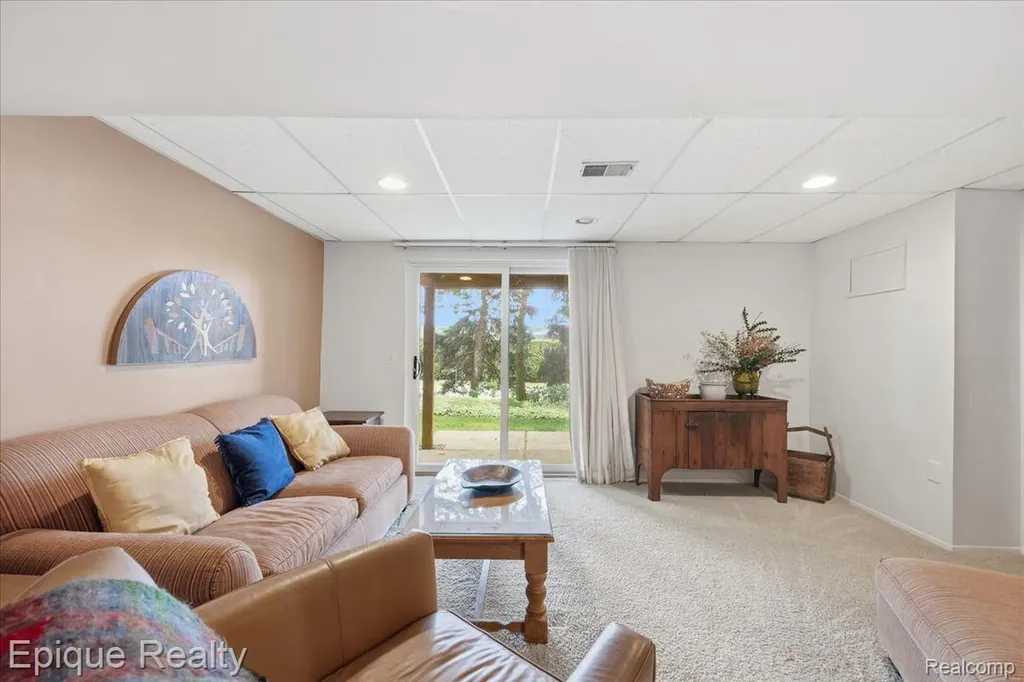 26 Kirks Court Rochester Hills City MI 48309