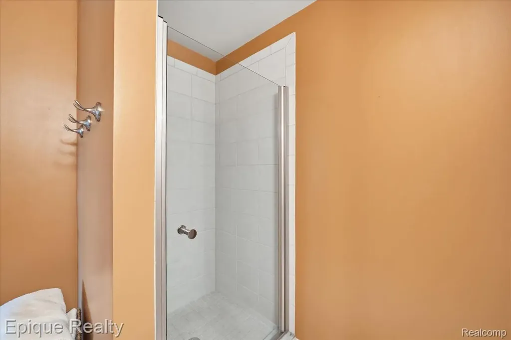 26 Kirks Court Rochester Hills City MI 48309