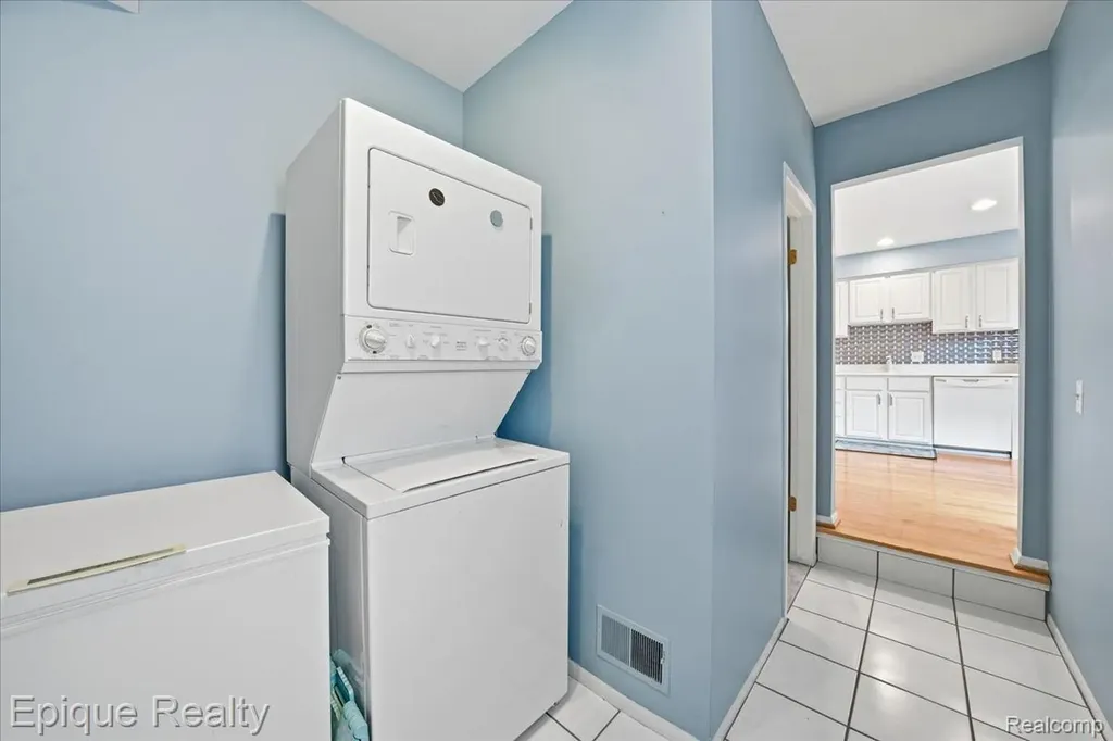 26 Kirks Court Rochester Hills City MI 48309