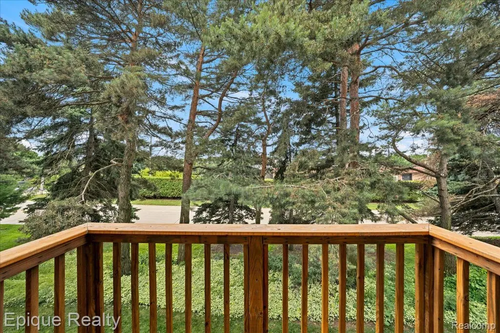26 Kirks Court Rochester Hills City MI 48309