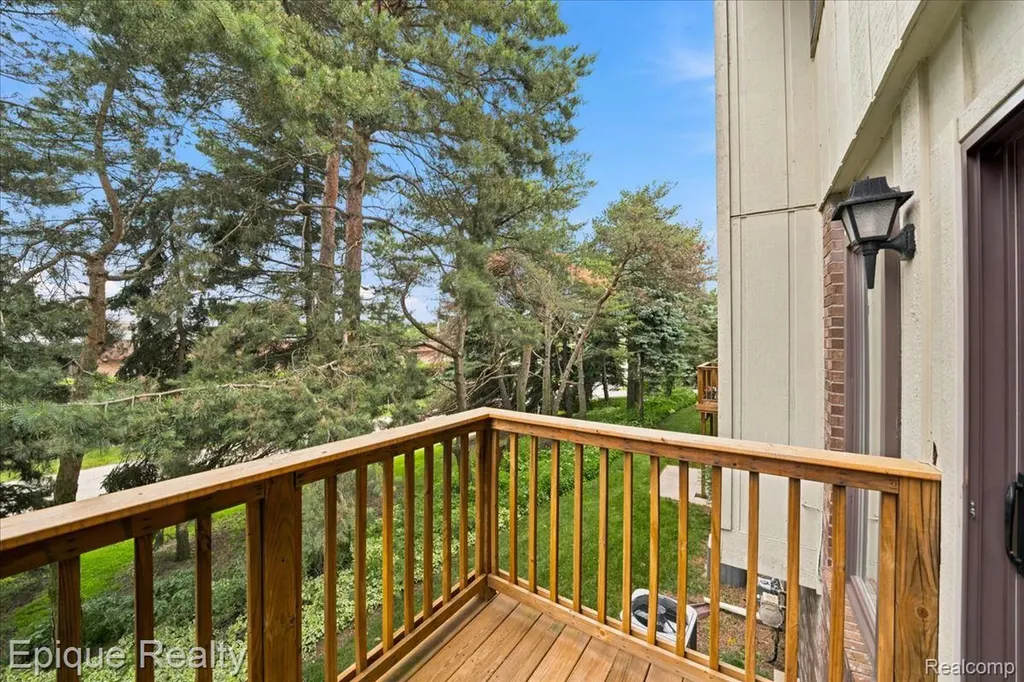 26 Kirks Court Rochester Hills City MI 48309