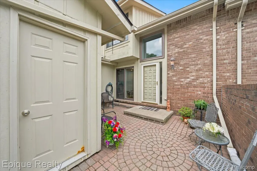 26 Kirks Court Rochester Hills City MI 48309