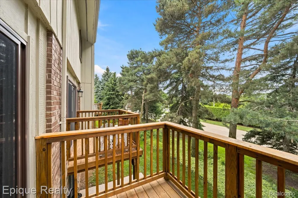 26 Kirks Court Rochester Hills City MI 48309