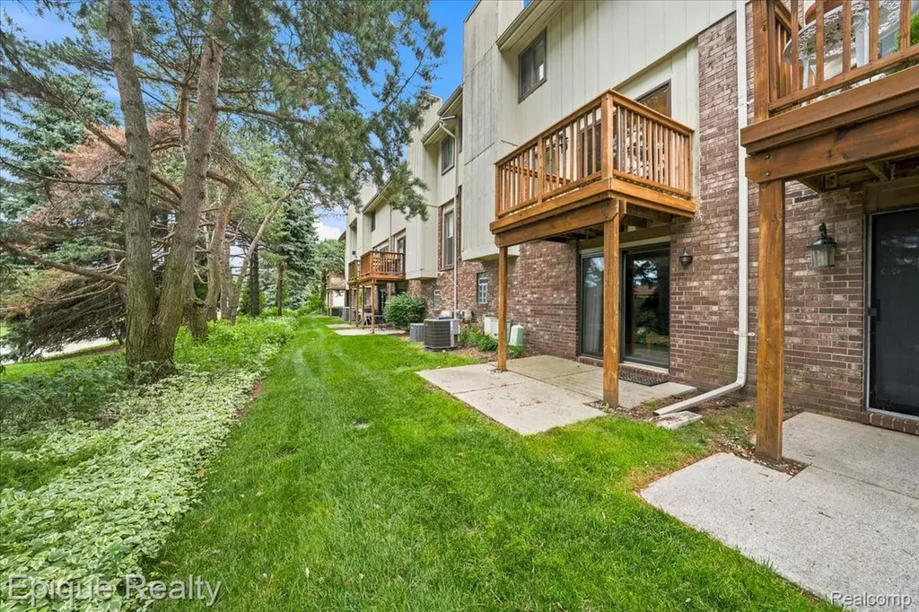 26 Kirks Court Rochester Hills City MI 48309