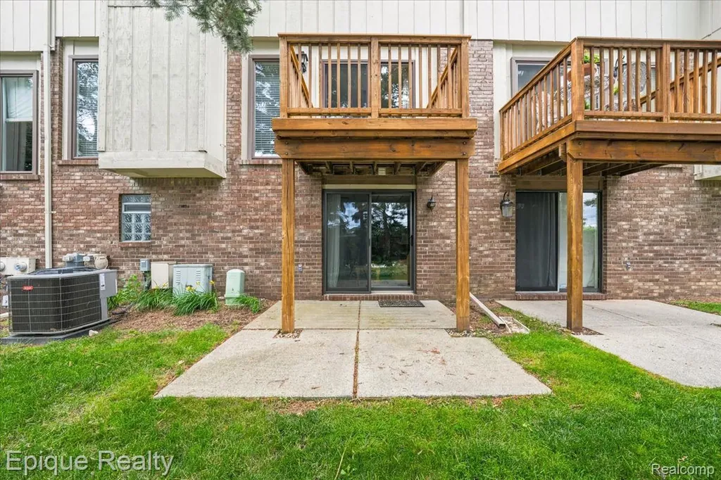 26 Kirks Court Rochester Hills City MI 48309