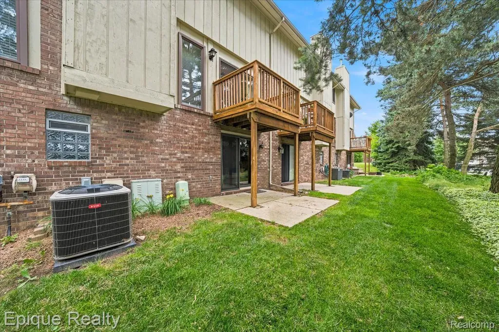 26 Kirks Court Rochester Hills City MI 48309