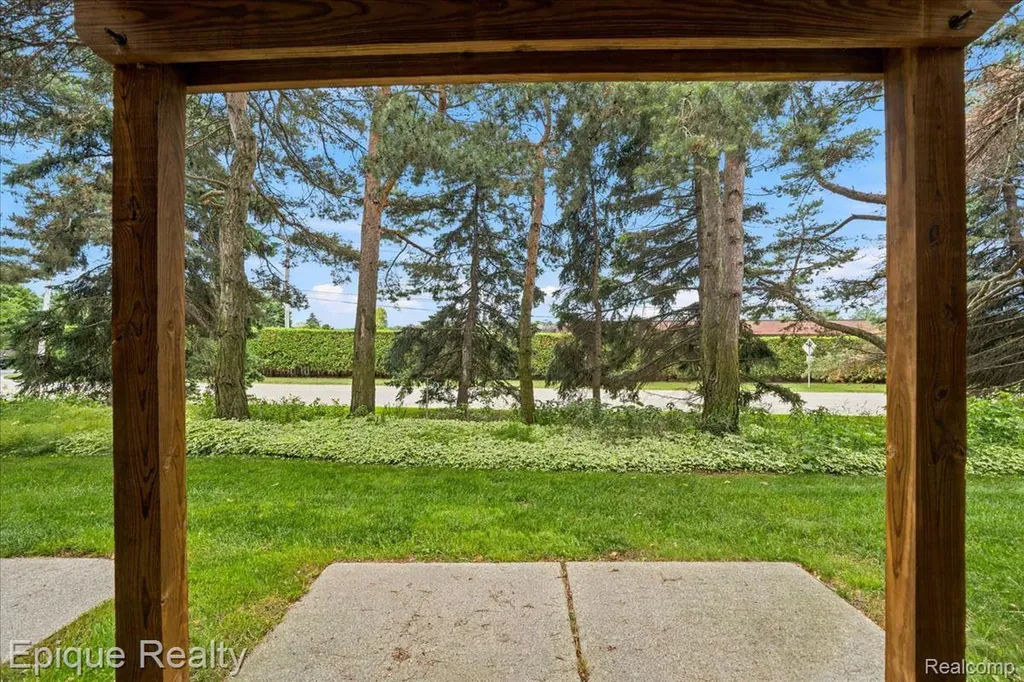 26 Kirks Court Rochester Hills City MI 48309