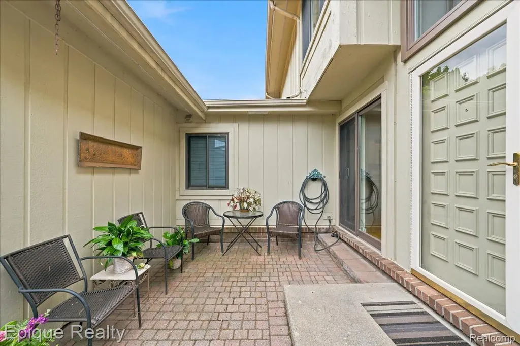 26 Kirks Court Rochester Hills City MI 48309