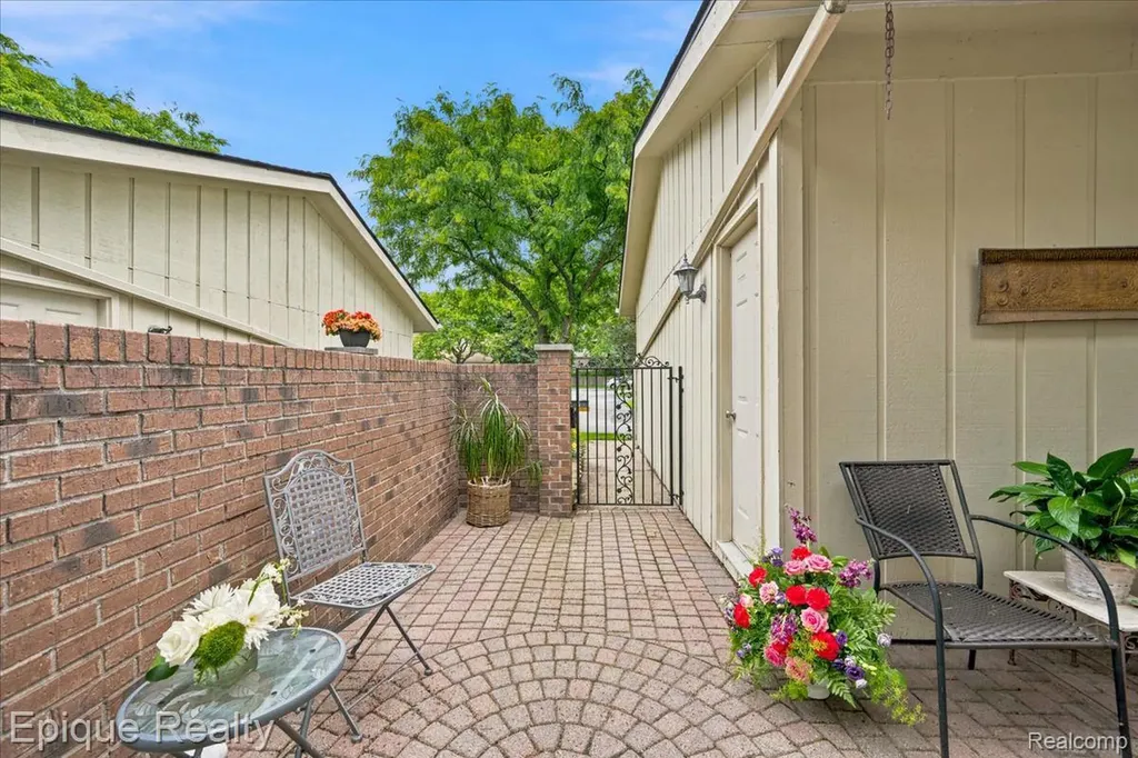 26 Kirks Court Rochester Hills City MI 48309
