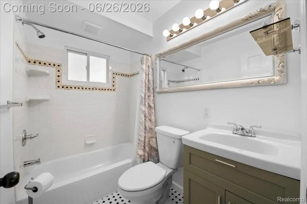 29710 Quinkert Street Roseville City MI 48066