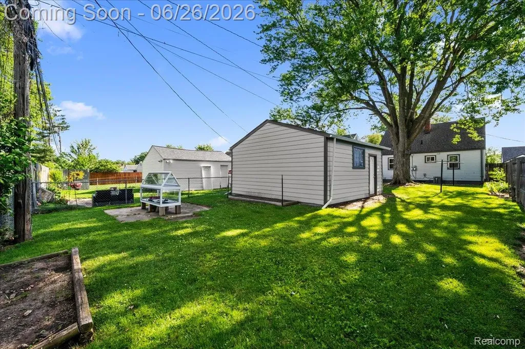 29710 Quinkert Street Roseville City MI 48066