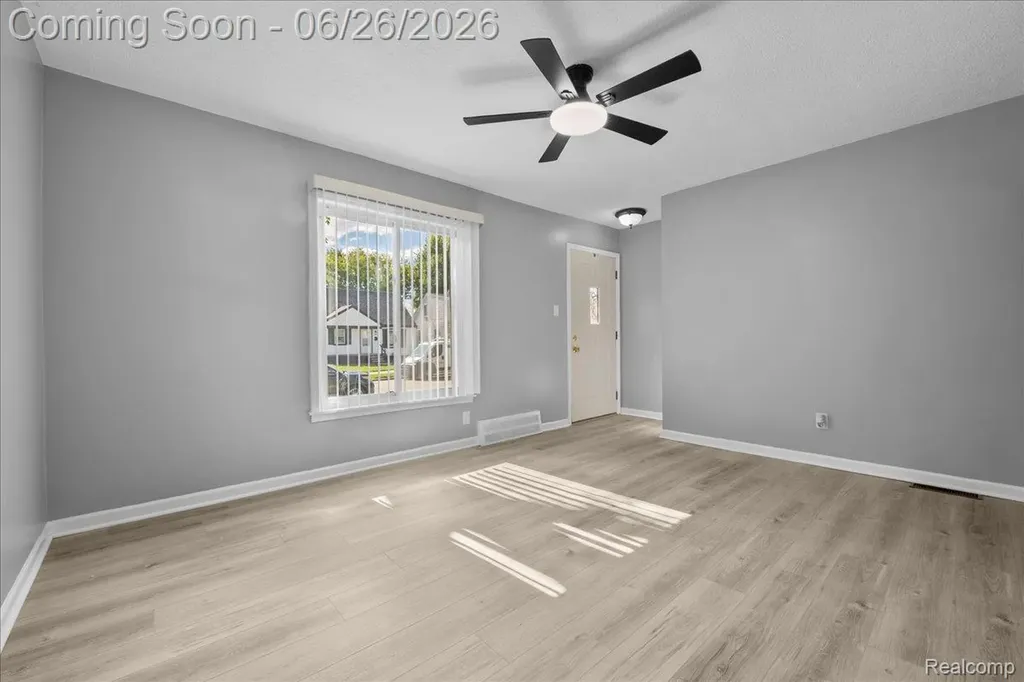 29710 Quinkert Street Roseville City MI 48066