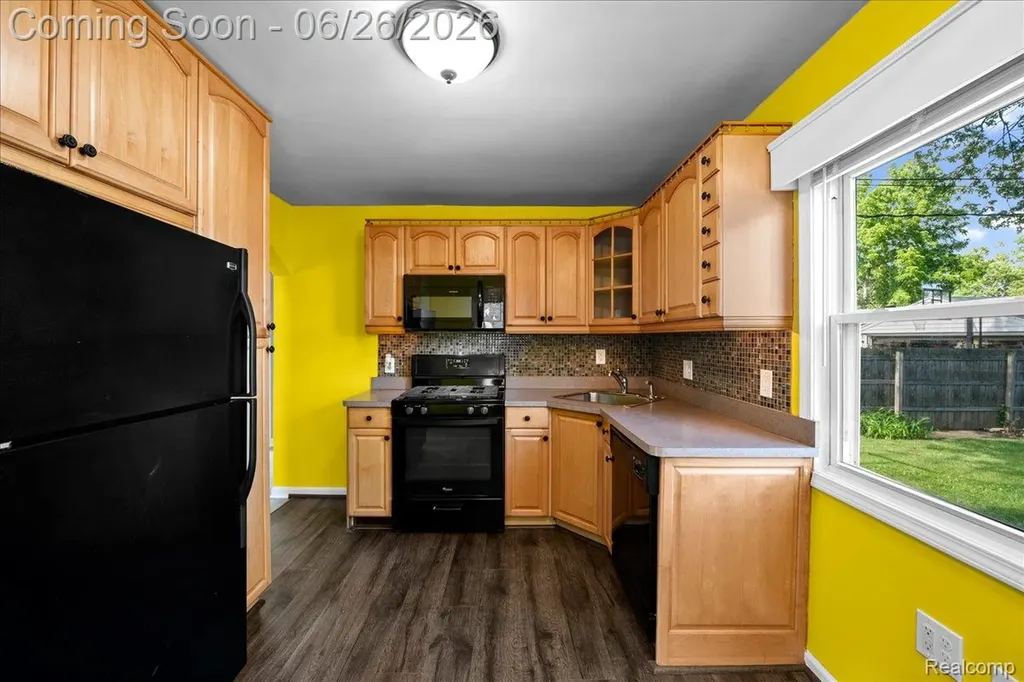 29710 Quinkert Street Roseville City MI 48066