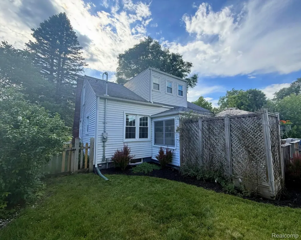 340 N Hagadorn Street Southfield Township MI 48178