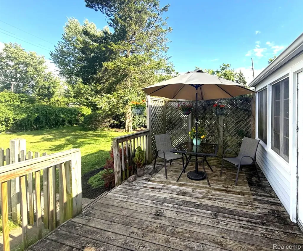 340 N Hagadorn Street South Lyon City MI 48178