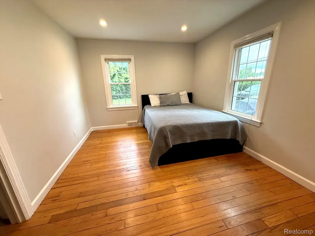 340 N Hagadorn Street Southfield Township MI 48178