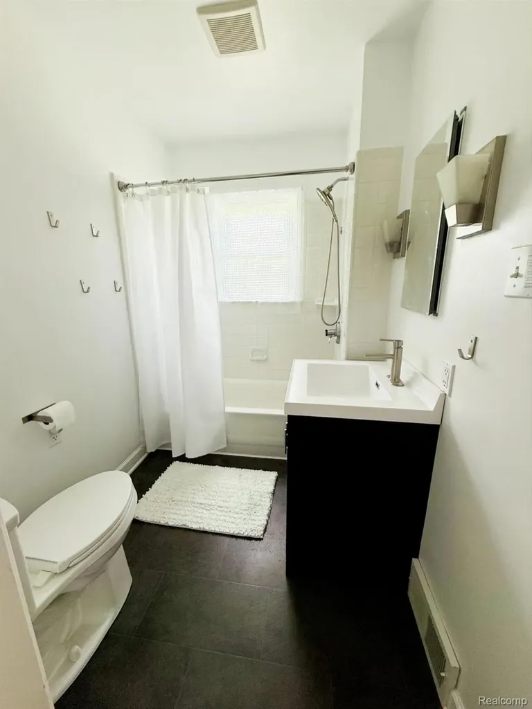 340 N Hagadorn Street South Lyon City MI 48178