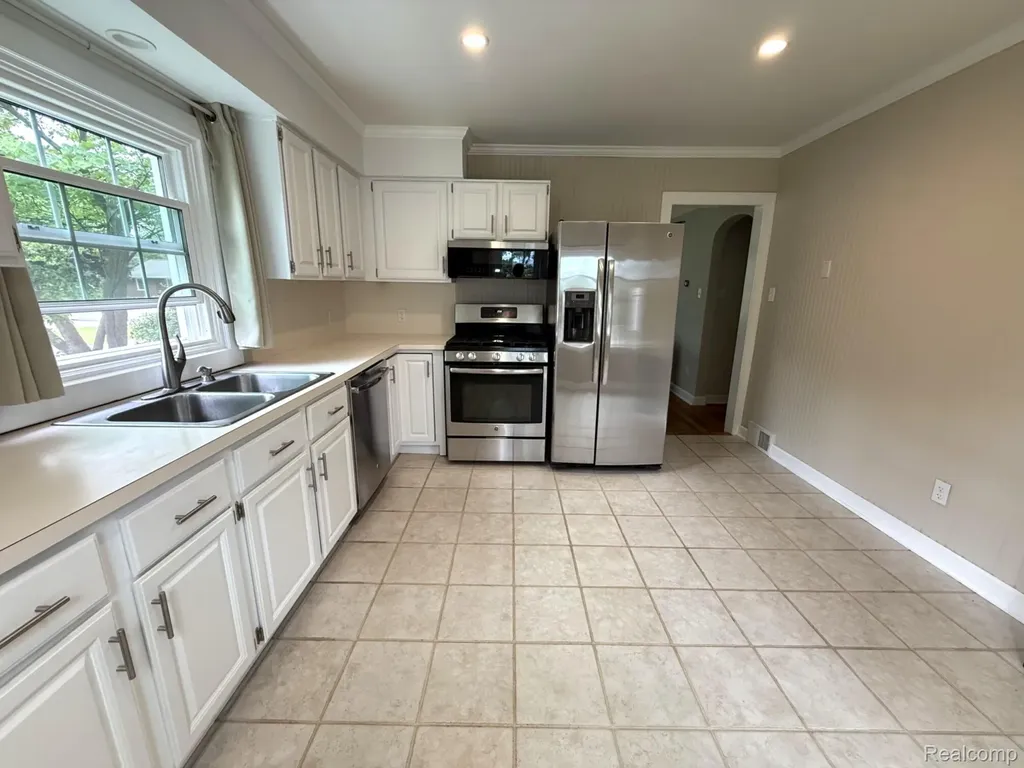 340 N Hagadorn Street South Lyon City MI 48178