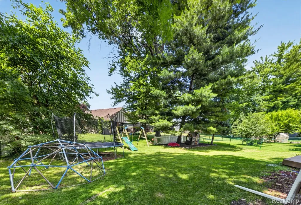 451 Lansdowne Drive Westland City MI 48185