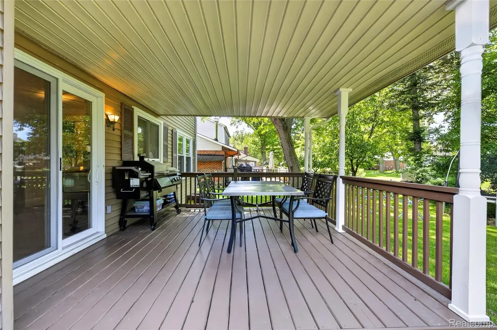 451 Lansdowne Drive Westland City MI 48185