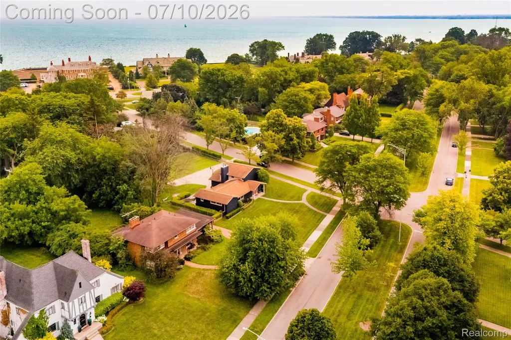 600 Middlesex Road Grosse Pointe Park City MI 48230