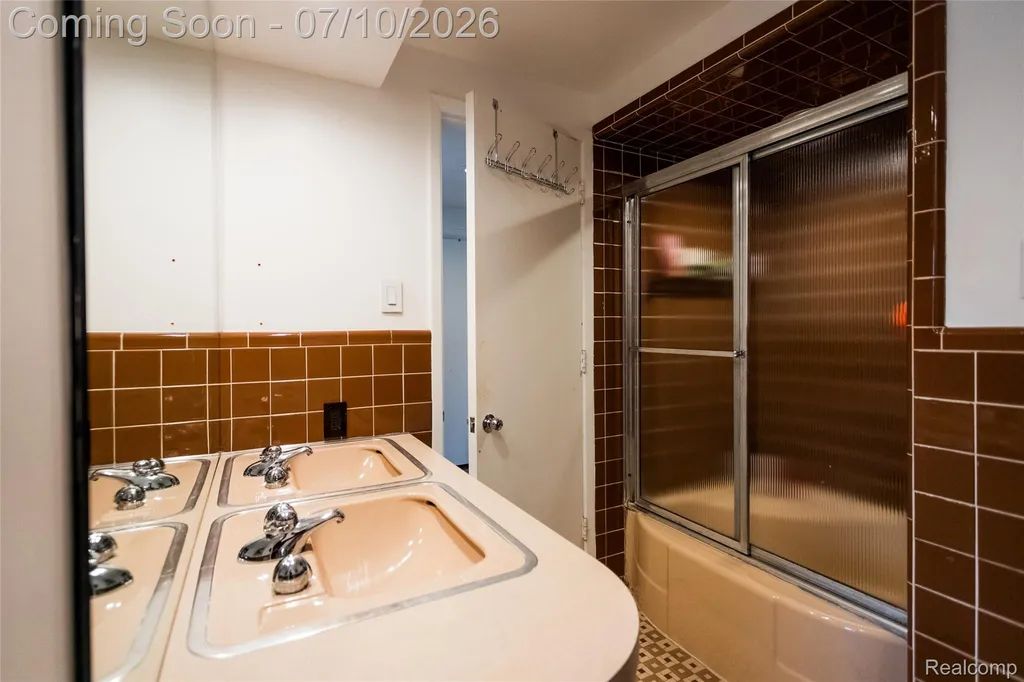 600 Middlesex Road Grosse Pointe Park City MI 48230