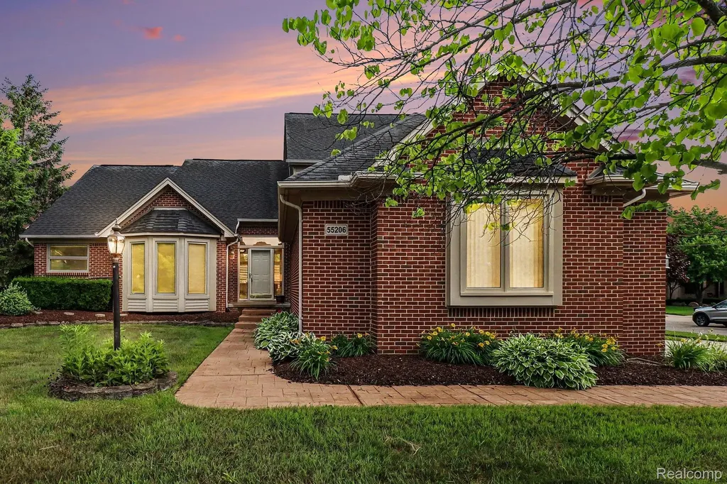 55206 Leonard Court Shelby Charter Township MI 48316