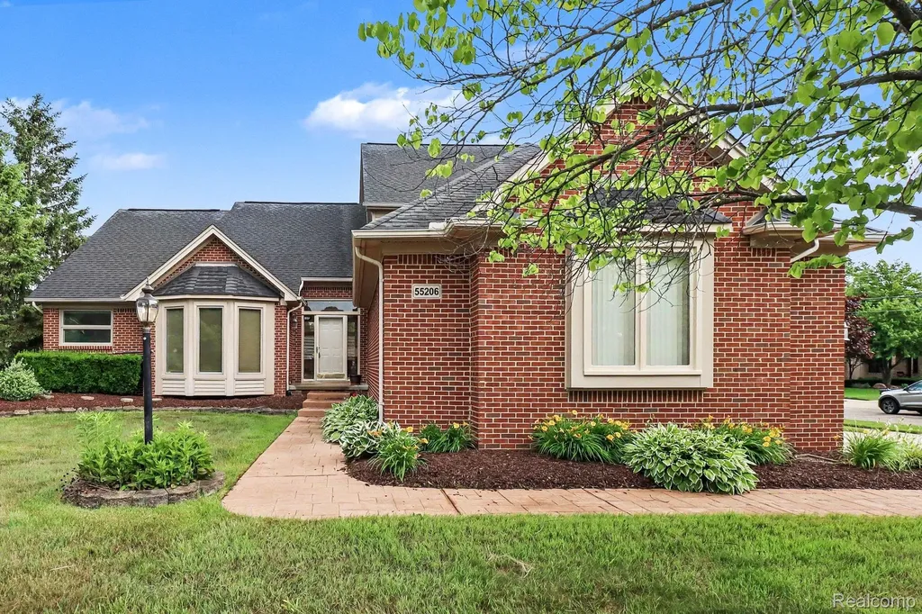 55206 Leonard Court Shelby Charter Township MI 48316