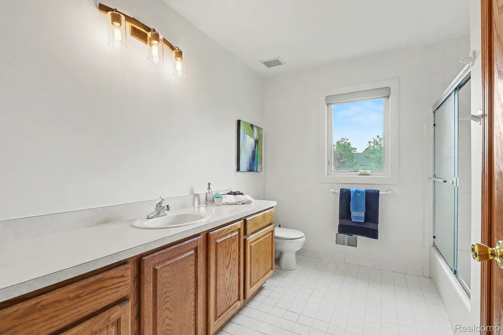 55206 Leonard Court Shelby Charter Township MI 48316