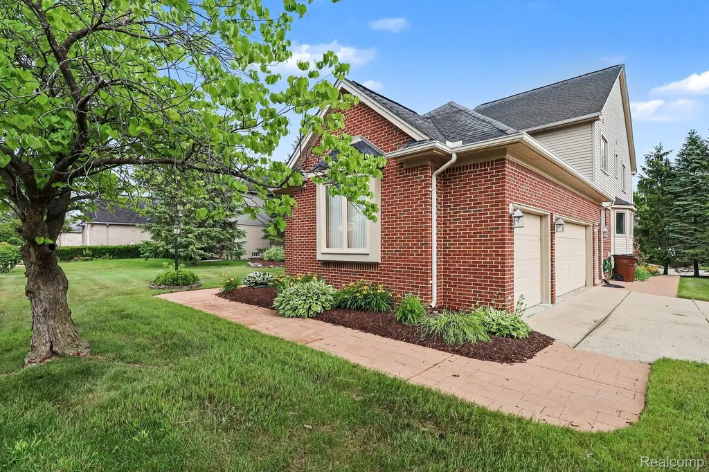 55206 Leonard Court Shelby Charter Township MI 48316