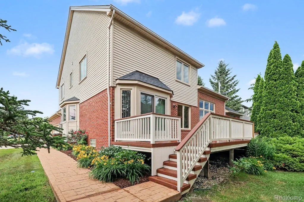 55206 Leonard Court Shelby Charter Township MI 48316