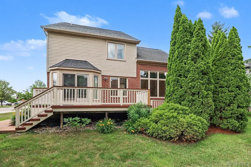55206 Leonard Court Shelby Charter Township MI 48316