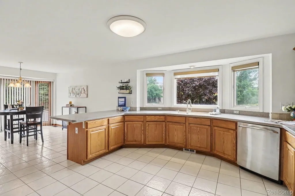 55206 Leonard Court Shelby Charter Township MI 48316