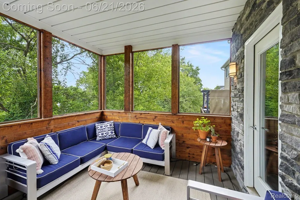 220 Turnberry Court Milford Village MI 48381