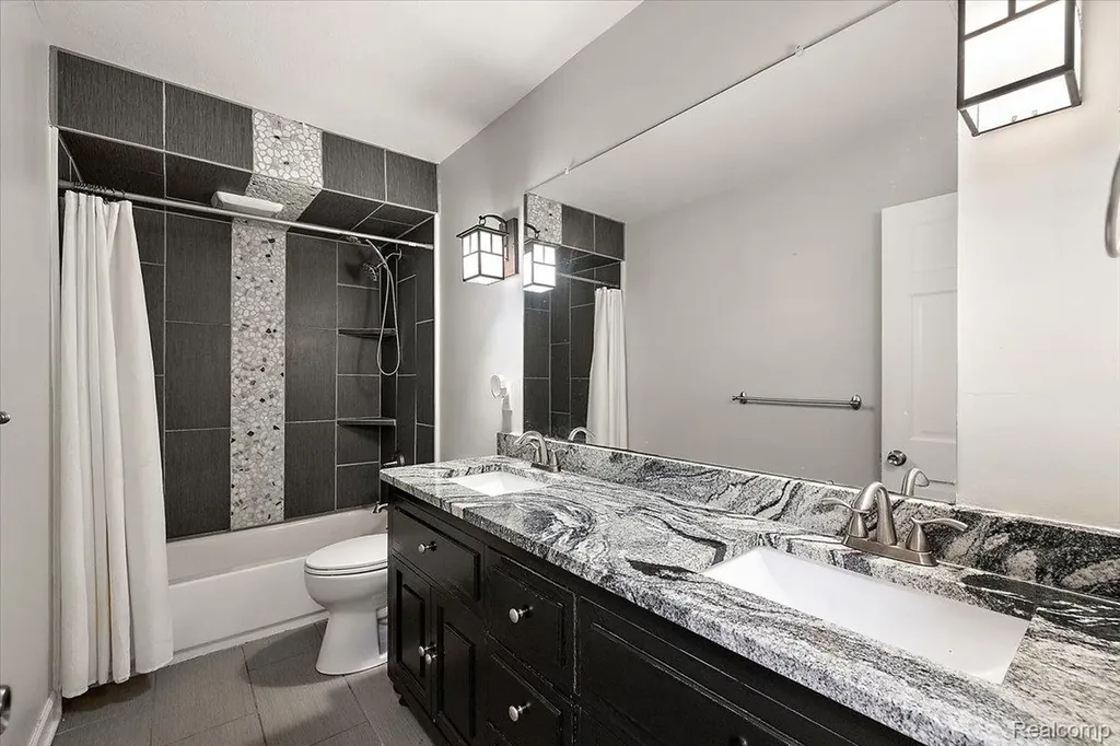7291 Parkwood Drive Tyrone Township MI 48430