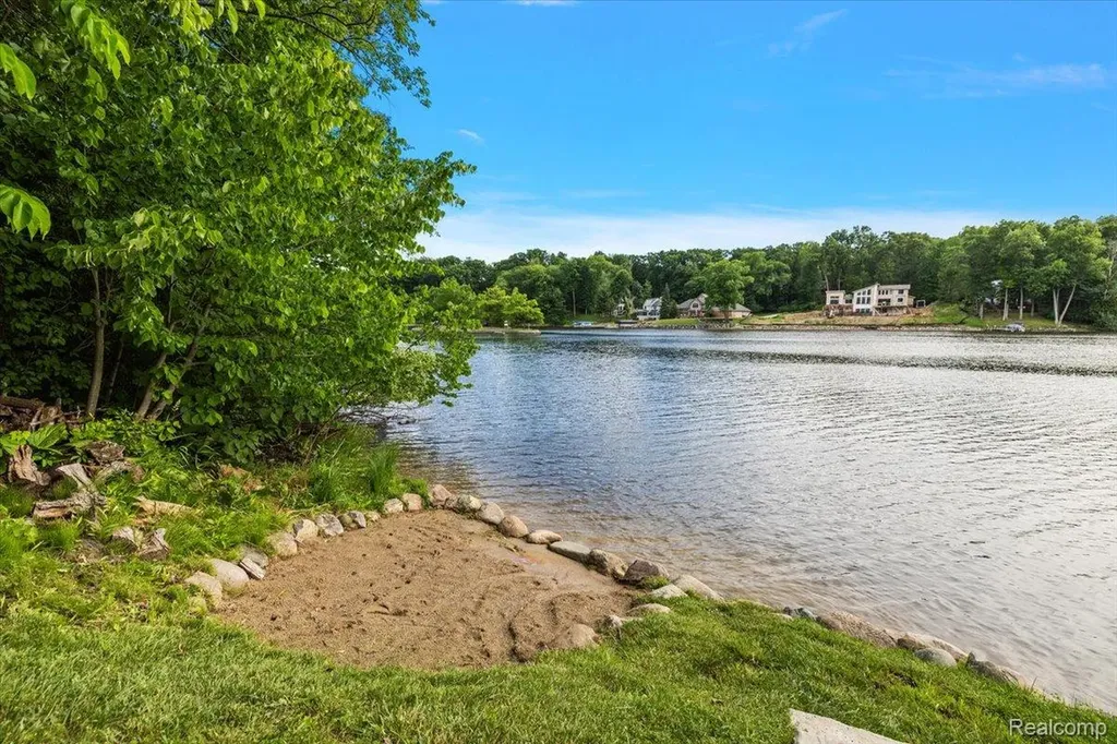 7291 Parkwood Drive Tyrone Township MI 48430