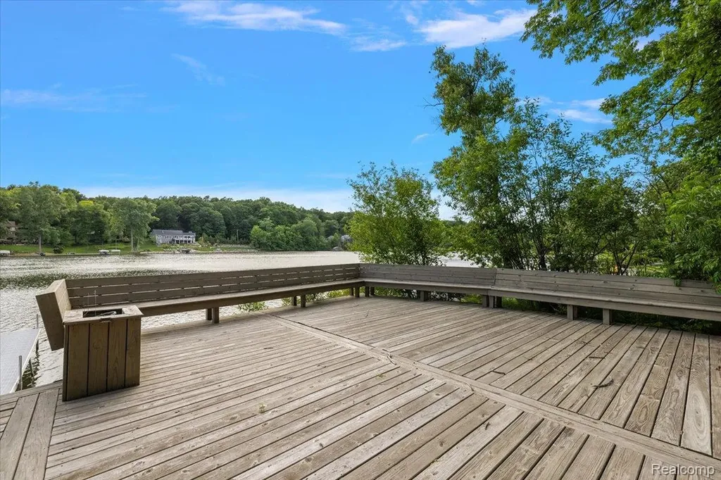 7291 Parkwood Drive Tyrone Township MI 48430