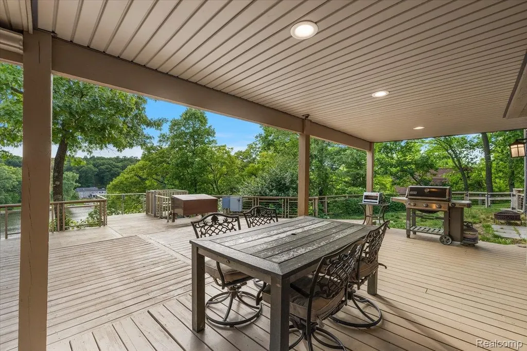 7291 Parkwood Drive Tyrone Township MI 48430