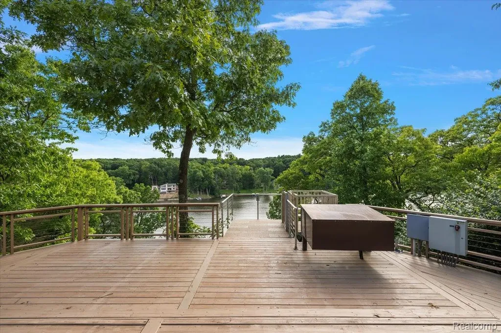 7291 Parkwood Drive Tyrone Township MI 48430