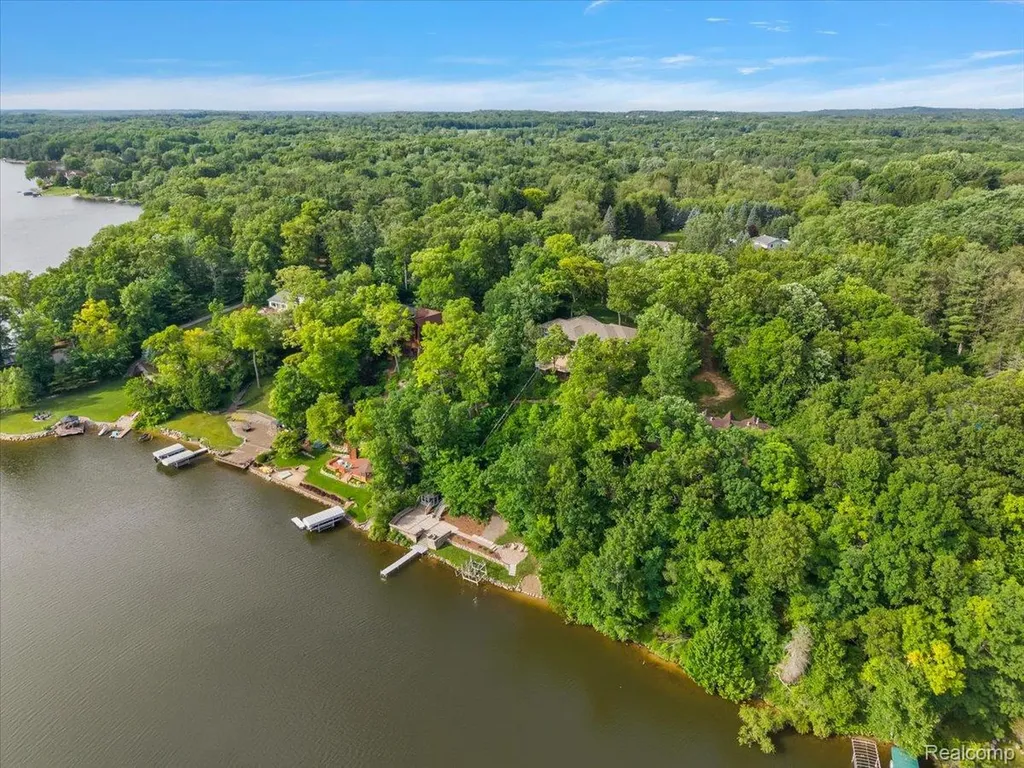 7291 Parkwood Drive Tyrone Township MI 48430