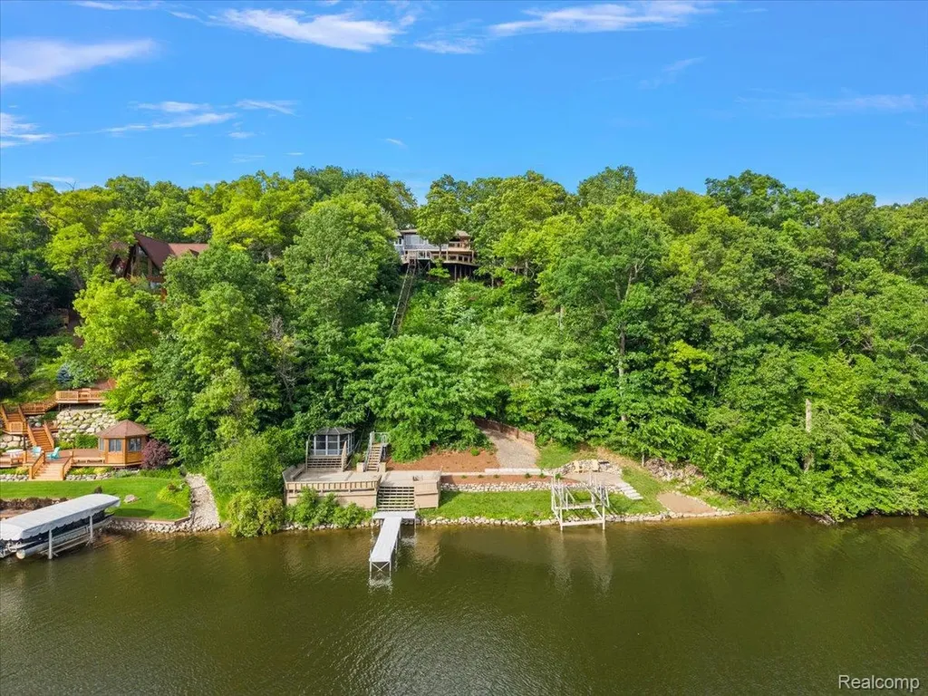 7291 Parkwood Drive Tyrone Township MI 48430
