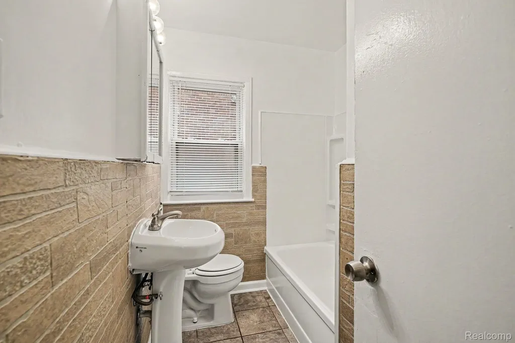 11081 Courville Street Detroit City MI 48224