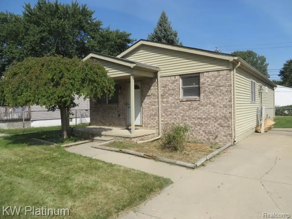 23120 Lambrecht Avenue Eastpointe City MI 48021