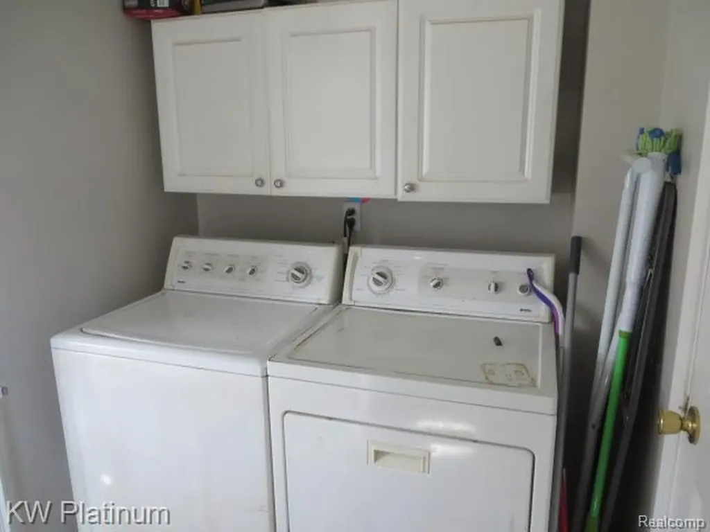 23120 Lambrecht Avenue Eastpointe City MI 48021