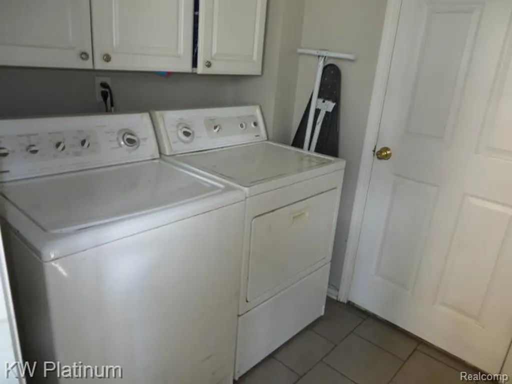 23120 Lambrecht Avenue Eastpointe City MI 48021
