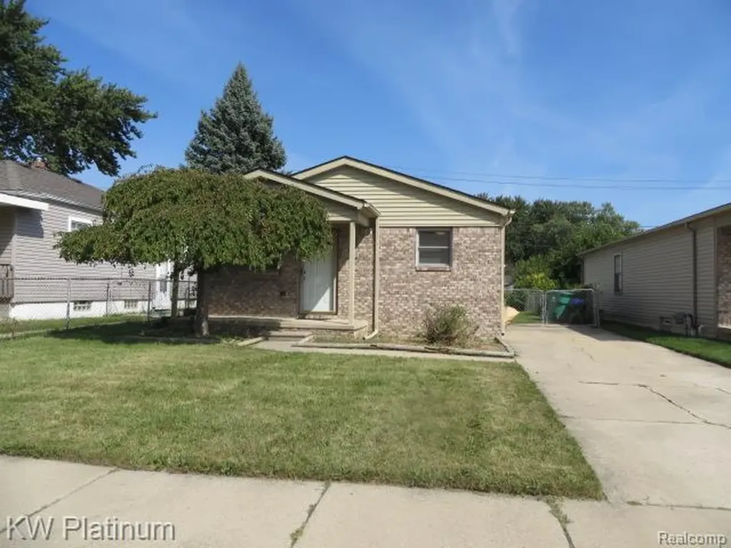 23120 Lambrecht Avenue Eastpointe City MI 48021