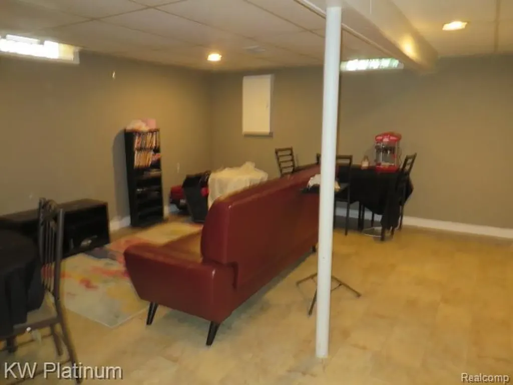 23120 Lambrecht Avenue Eastpointe City MI 48021